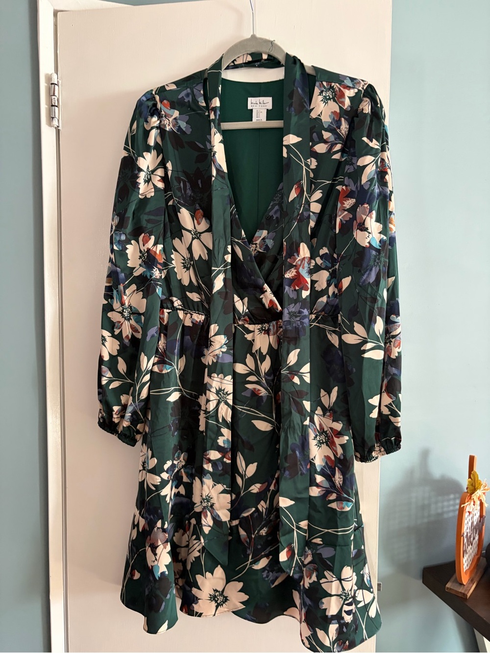 Unknown Brand Emerald Floral Long-Sleeve V-Neck Tie Dress